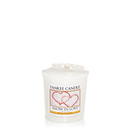 Yankee Candle Snow in Love Votive Candle